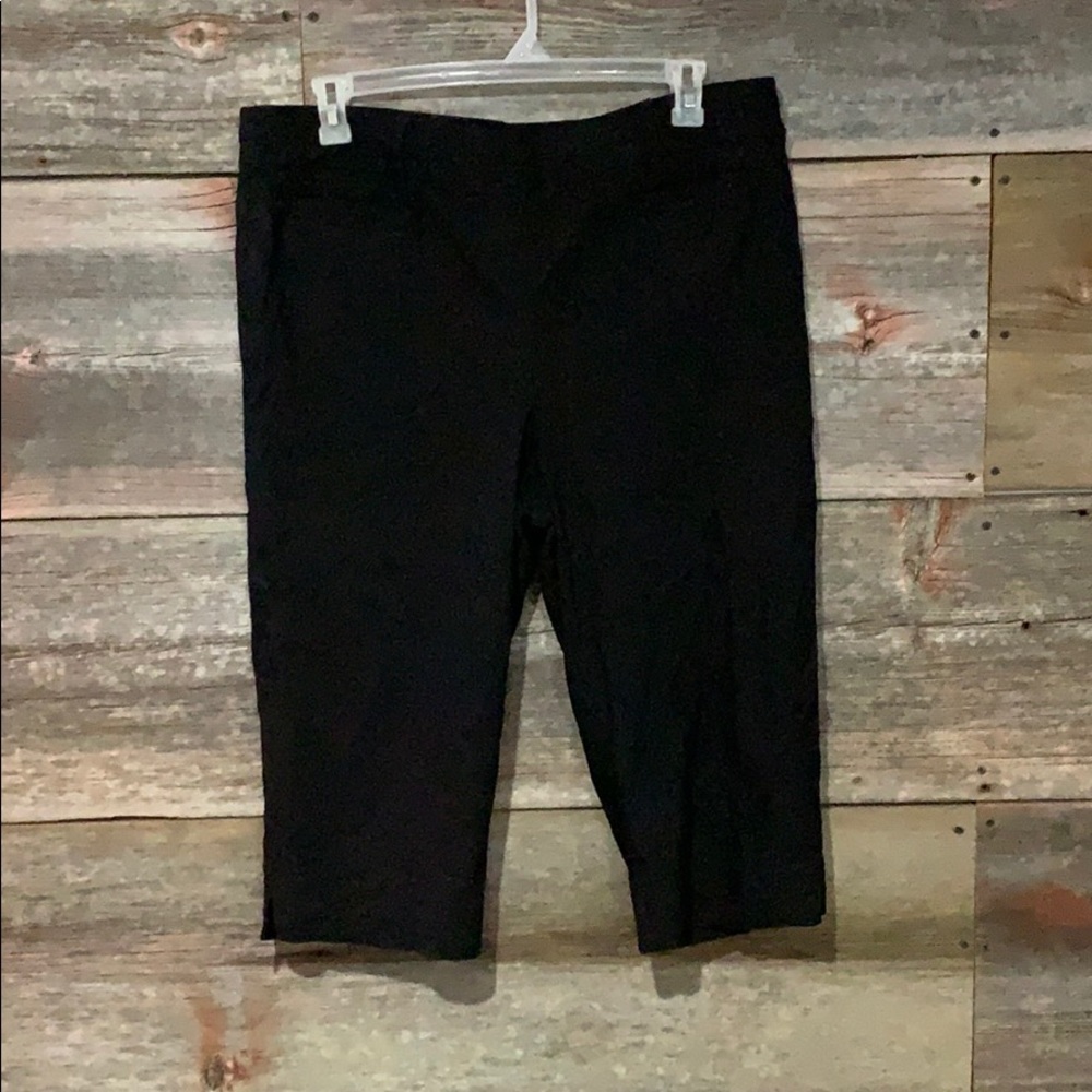 In Every Story Stretch Black Capris